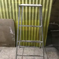 چهارپایه فلزی