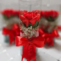 شیشه استوانه ای با گل ربانی