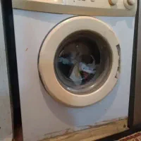 فروشنده و خریدار لباس ششویی