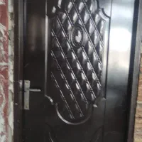 درب اتاق و درب دستشویی