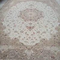 فرش ۱۲متری کرم رنگ در حد نو