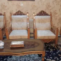 فروش فوری مبل راحتی هشت نفره با میز بزرگ چوب راش