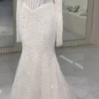 فروشنده ماهر خانم در مزون لباس عروس