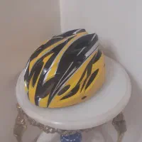 دو تا کلاه ایمنی اسکیت و دوچرخه حرفه ای