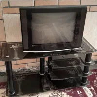 تلویزیون با میز