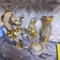 مجسمه ها همش ۲۰۰