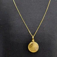 مدال وان یکاد با زنجیر طلا