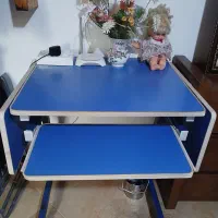 میز تحریر و کامپیوتر