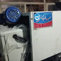 دستگاه چونه گیر نان، میز و ناخن زن