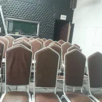 صندلی با روکش چرمی