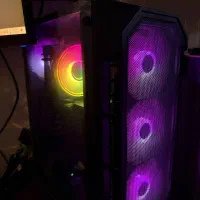 کیس قدرتمند به همراه مانیتور