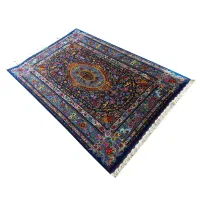 بافنده قالی ابریشیم زر و نیم