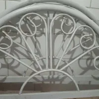تخت فلزی