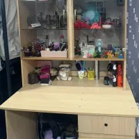 فروش میز تحریر و بوفه شیشه ای سالم و تمیز