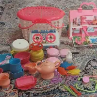 تعدادی عروسک وسایل اشپز خانه