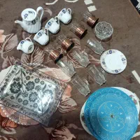تعدادی ظرف چینی