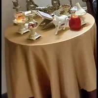 میز خاطره با رومیزی ساتن