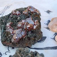 سنگ قیمتی گارنت