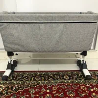 تخت کنار مادر