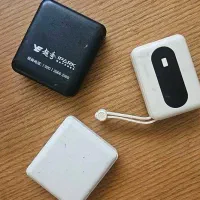 پاوربانک خط و خش دار