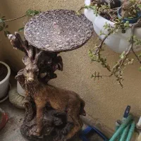 مجسمه ی زیر گلدانی