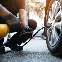 استخدام در فروشگاه لاستیک فروشی و پنچر گیری