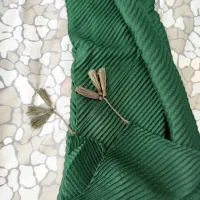 تعدادی شال و لباس در حد نو و تمیز