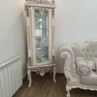 ویترین کرم رنگ و طلاکوب