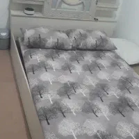 تخت دونفره همراه با دوعدد کف تخت