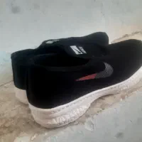 ۲جفت کفش سایز ۴۲و۳شلوارلی