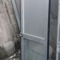 در و پنجره سرویس بهداشتی