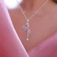 گردنبند جواهری نیم پروانه صورتی