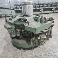 کارگر ساده صحافی کتاب با جای خواب