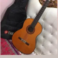 گیتار یاماها c70
