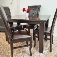 میز ناهارخوری چهار نفره کاملا سالم و تمیز