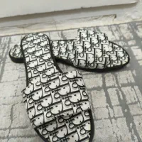 دمپایی و صندل