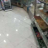 دو فروشندخانم نیازمندیم جهت کار در قنادی