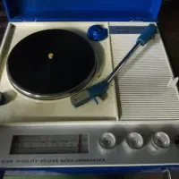 گرامافون قدیمی قدیمی انتیک وقفل موتور