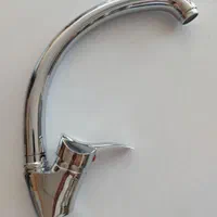 شیر آشپزخانه داخل سینکی