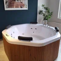 وان جکوزی فضاباز 4نفره جکوزی اکریلیک دکومکور