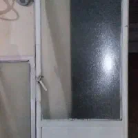 درب وپنجره آهنی.  بدون چارچوب . شیشها برفی وبرنز