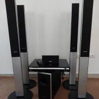 سینما با تلویزیون ومیز ودستگاه دیجیتال