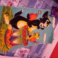 موکت آبی خوشرنگ در حد نو حدودا ۷ متر  و فرش