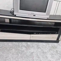 تلویزیون فلترون سامسونگ‌ و میز تلویزیون(باغملک)