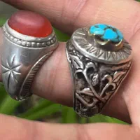 انگشتر لعل کهنه وفیروزه.  رکاب قلم برجسته