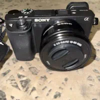 دوربین سونی آلفا 6400 همراه با لنز