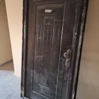 درب ورودی به همراه چارچوب