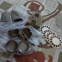 وسایل عتیقه قدیمی زنگوله برنجی و ترازو