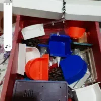 یه جعبه بزرگ وسایل پرنده