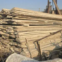 مقداری تخته بنایی الوار خراب و سالم